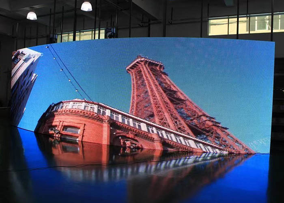 شاشة LED داخلية ناعمة منحنية UHD P1.538 مع سطوع عالٍ