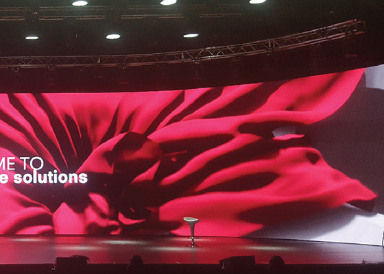 2.5 مم HD منحني LED يعرض تصميمًا قابلًا للانحناء لاجتماع الترويج