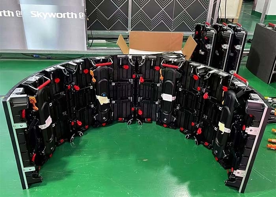 شاشة LED داخلية قابلة للتخصيص منحنية 250mmx250mm P2.604 لحفلات المنح